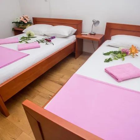 Restoran I Plaza Motel *